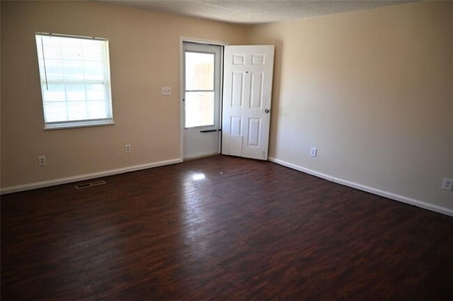 Photo - 6327 Cooper St