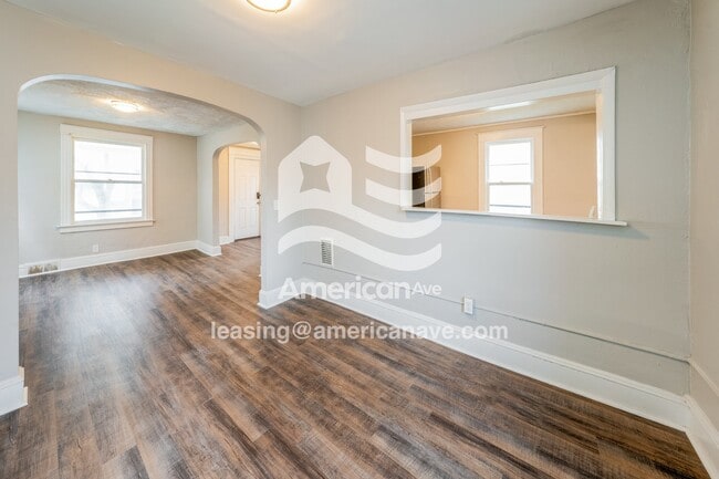 Photo - 177 Roycroft Dr