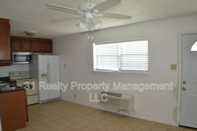 Photo - 704 Frisco Rd