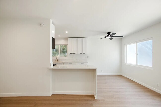 Photo - 352 S Doheny Dr Unit 1