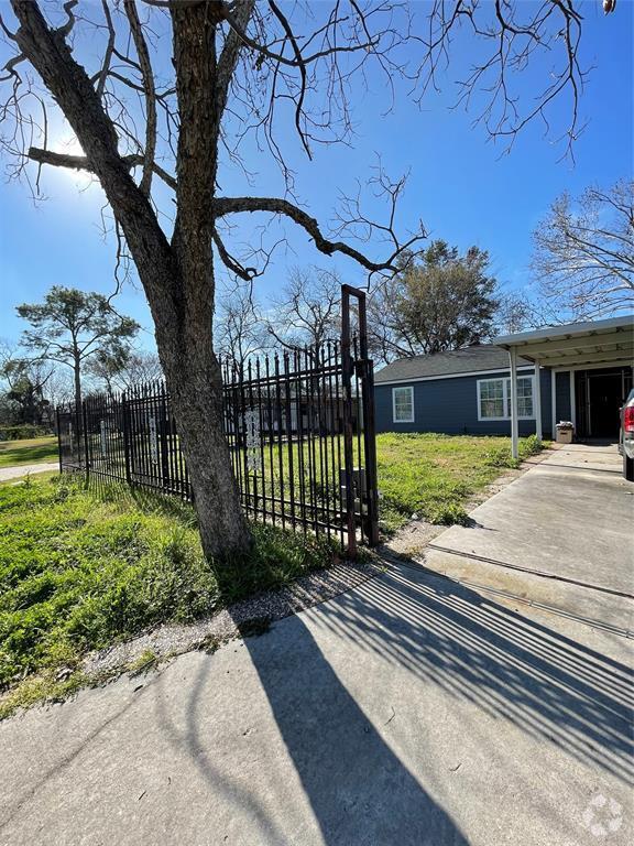 Building Photo - 6721 Midfield Dr Rental