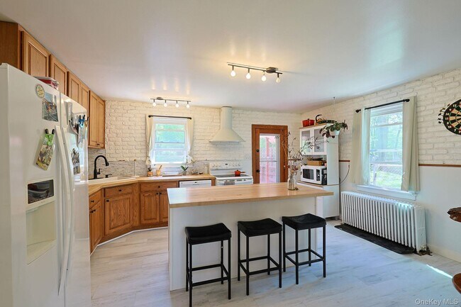 Photo - 1604 NY-9G