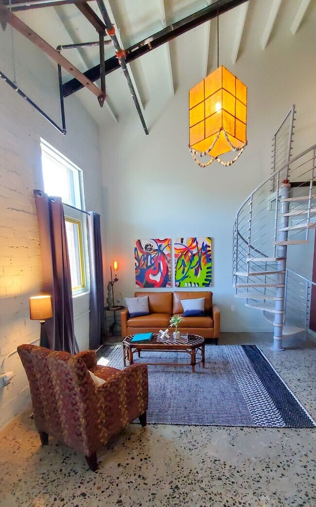 Photo - 1020 E 6th St Unit 2