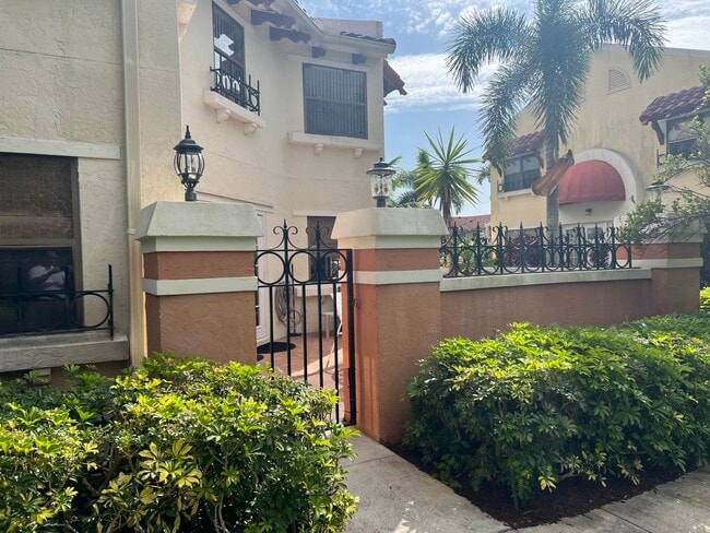 Photo - 13 Uno Lago Dr