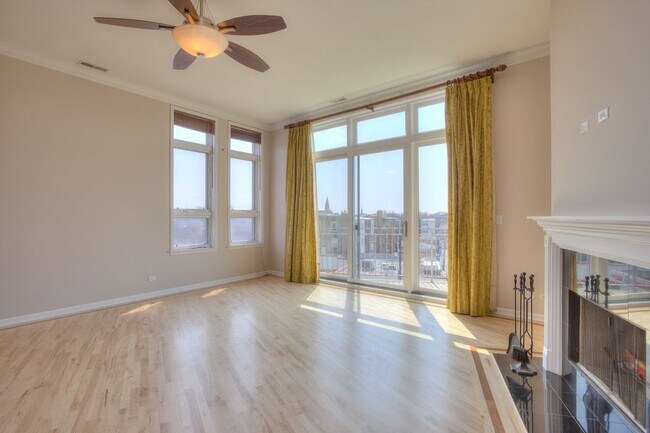 Photo - 3012 W Fullerton Ave Unit 4