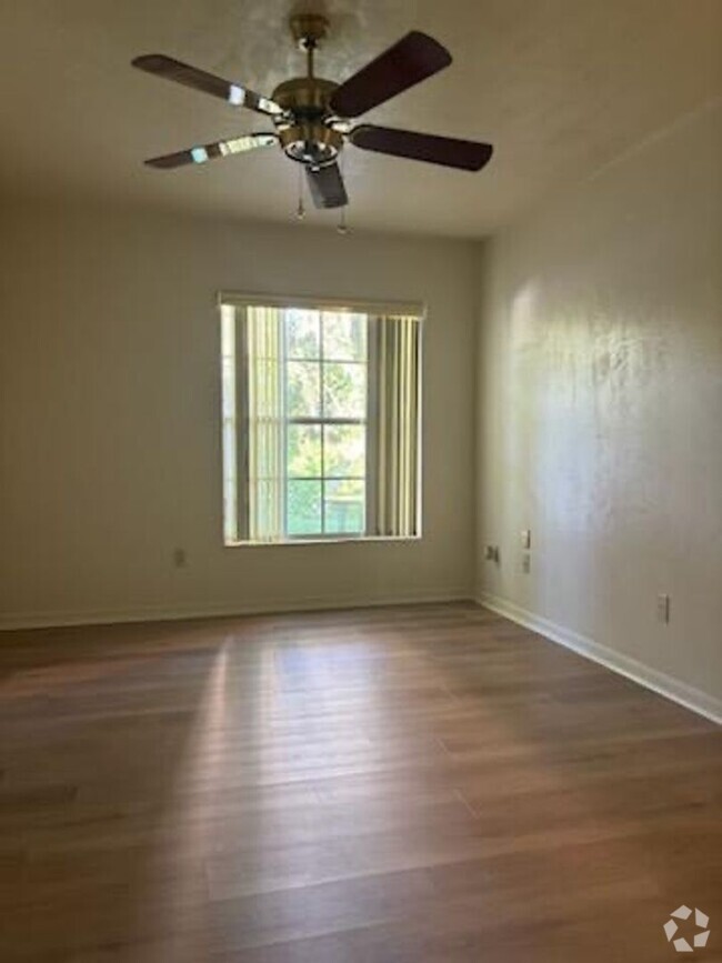 Building Photo - 2 bedroom 1 bath NEWLY RENOVATED DUPLEX Rental