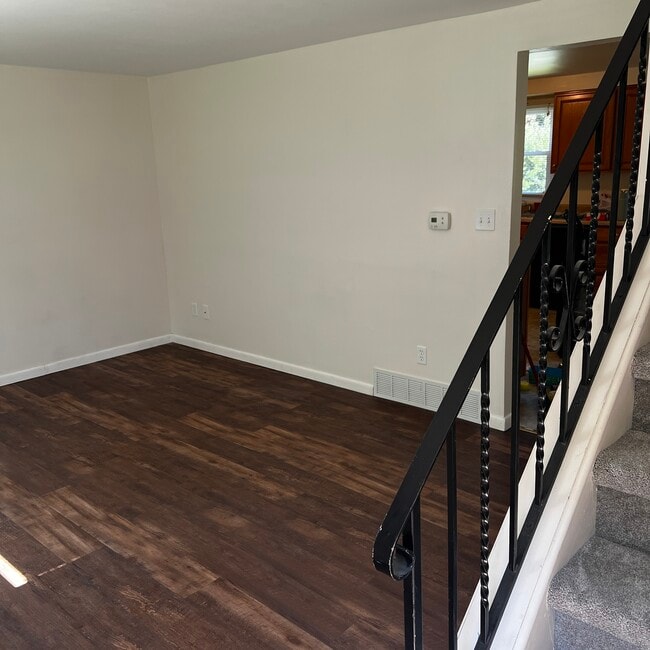 Photo - 4984 Greenwood St