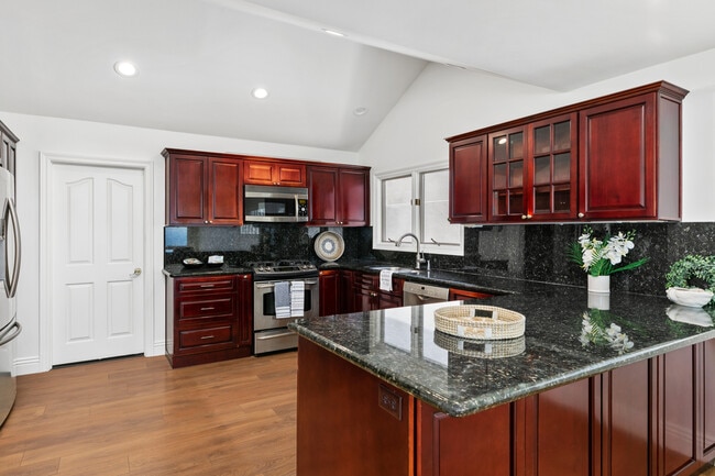 Photo - 4013 Via Manzana