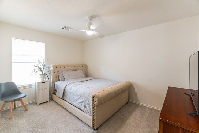 Photo - 46 S Wynnoak Cir