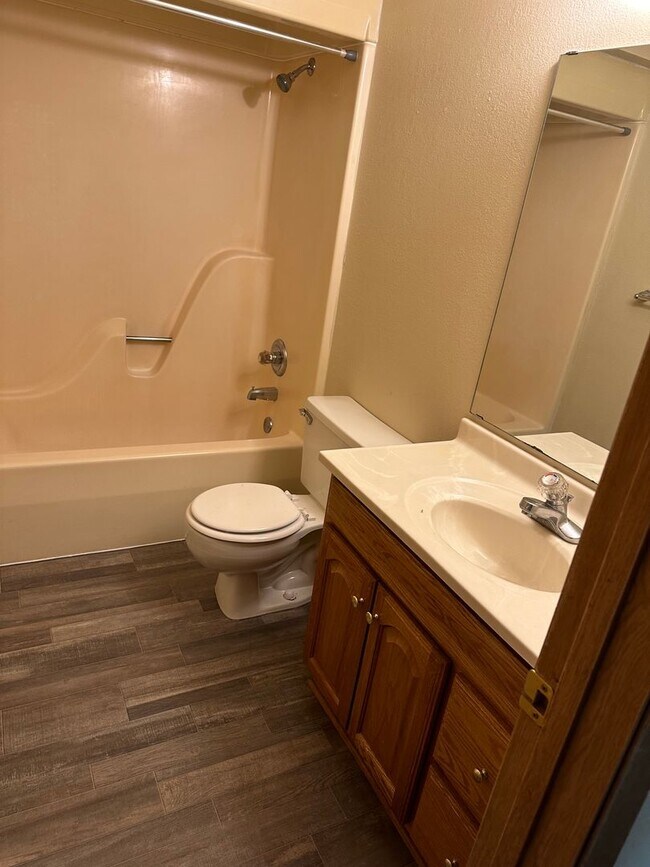 Photo - Three Bedroom Apartment Great Location! Unit LJ-104