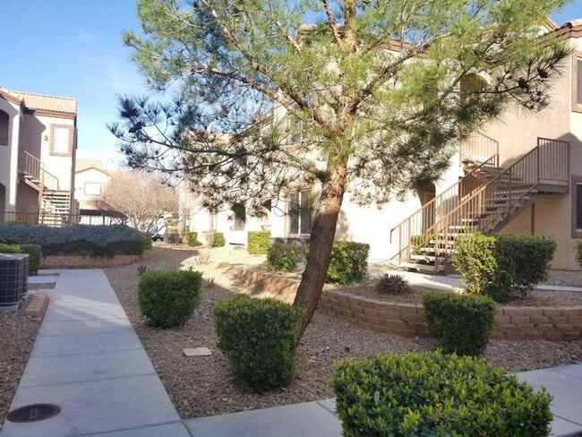 Building Photo - 2 BED/ 2 BATH CONDO LOCATED IN THE SOUTHWEST!