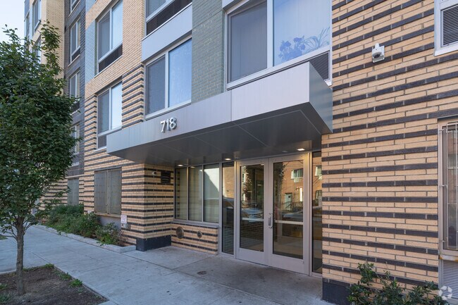 Entrance - Williamsbridge Gardens