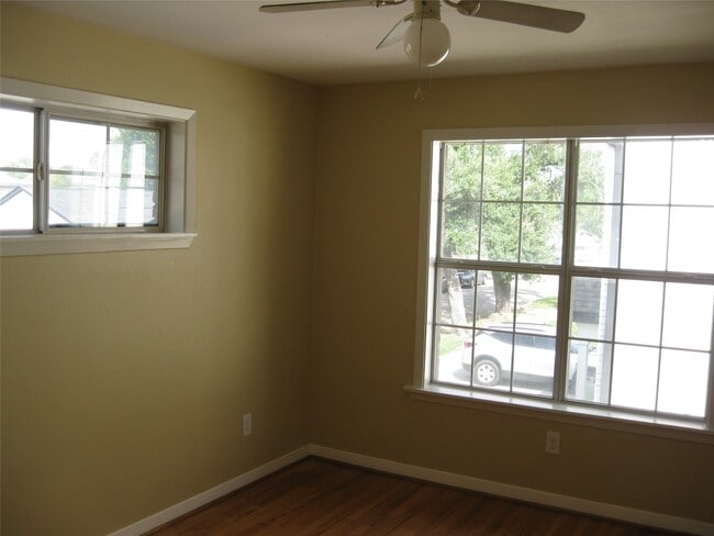 Building Photo - 3010 Oakdale St Unit 4 Rental