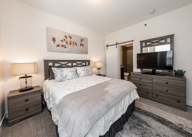 Photo - 1 bed, 1 bath Top Floor near Garden of the Gods Unit Silverstone 5661 #301
