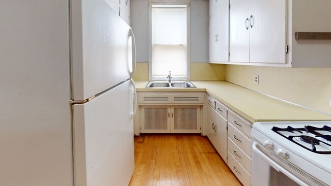 Photo - 629 6th St SE Unit #2