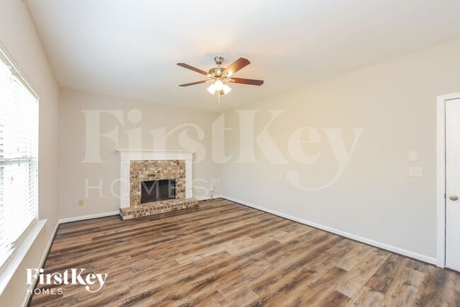 Photo - 70 Hamil Ct NW