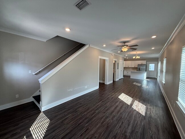 Photo - 202 Date Palm Ln