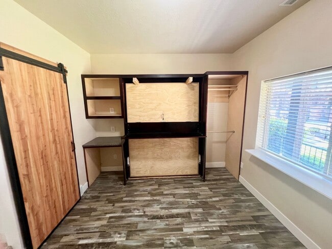 Photo - 130 W Canley Vale Ln