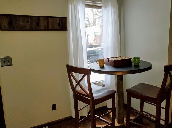 Photo - 273 W Lakeview Ave