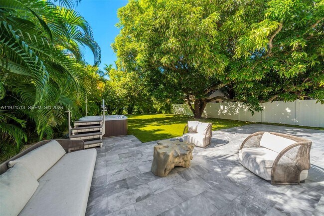 3166 Royal Palm Ave