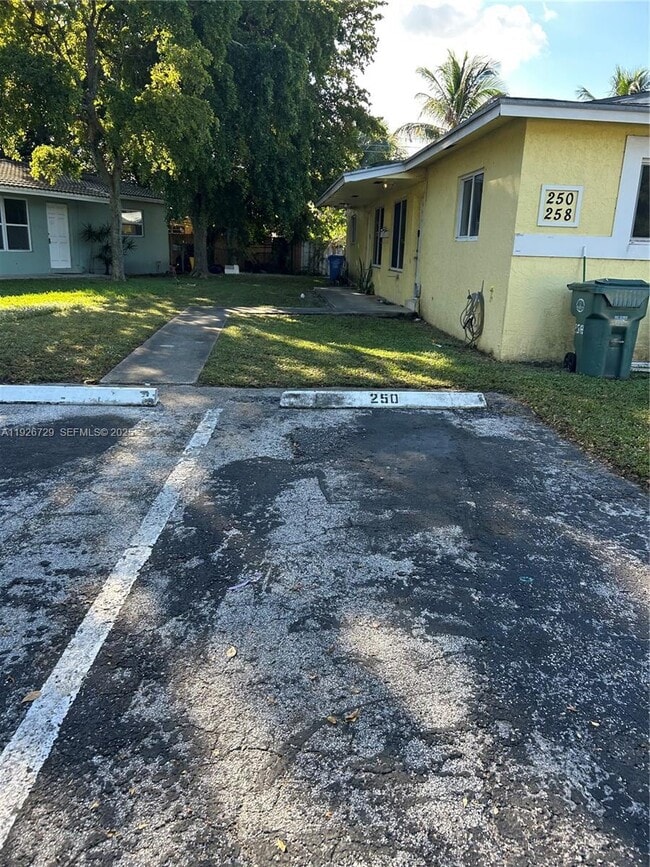 Photo - 250 NE 41st St Unit 258