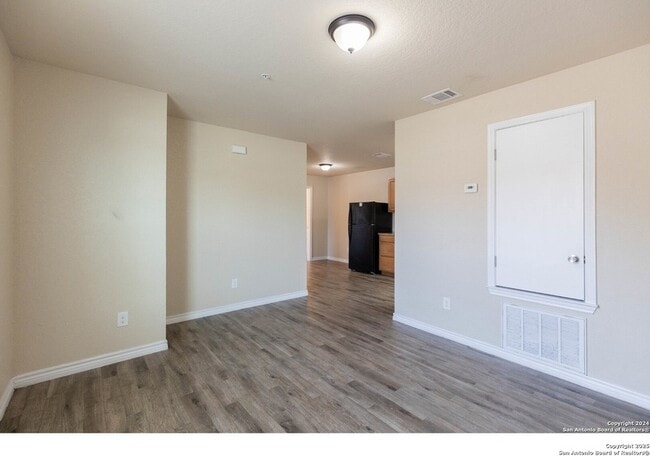 Photo - 8111 Landing Ave
