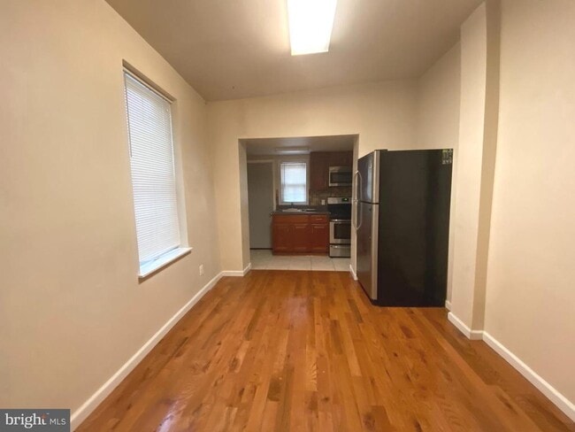 Photo - 342 Gladstone St