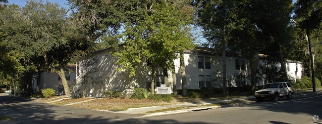 Building Photo - Gator View &amp; Gator Park