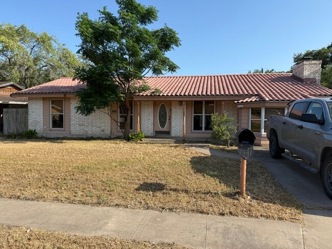 Photo - 1207 W 2nd St Casa