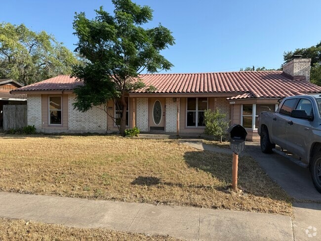 Building Photo - 1207 W 2nd St Rental