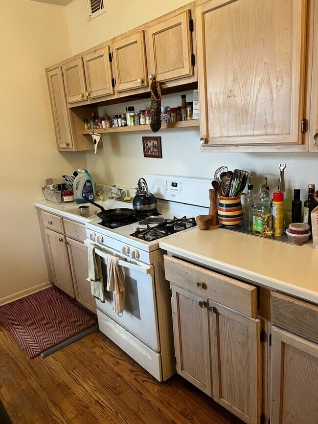 Photo - 3840 W Roscoe St Unidad 2