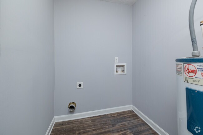 2BR, 2BA - 1,147SF - Laundry Room