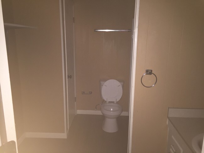 Photo - Fifth Avenue Apartments