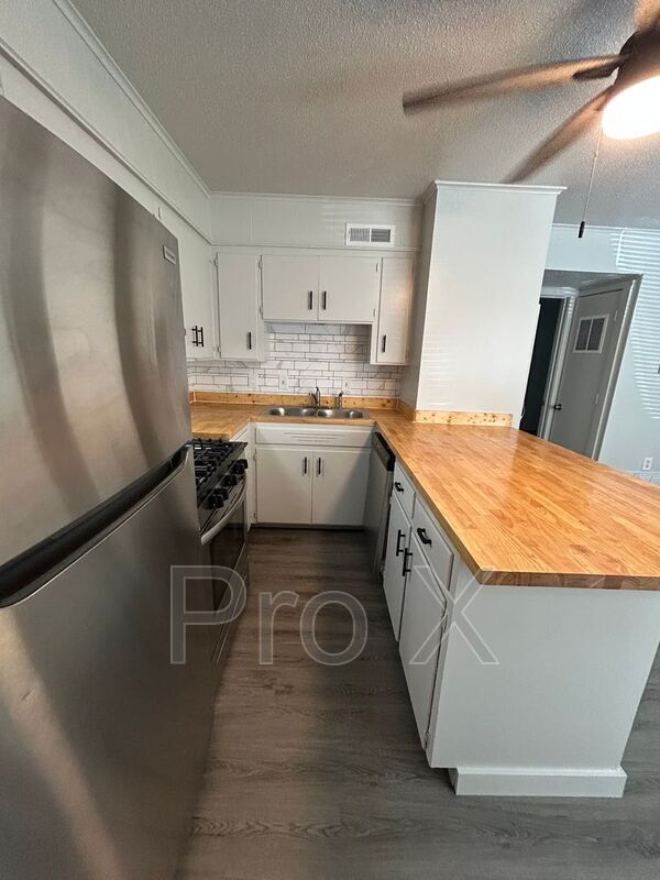 Photo - 969 W Holly St
