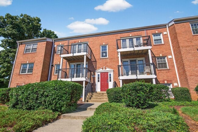 Building Photo - 9483 Fairfax Blvd