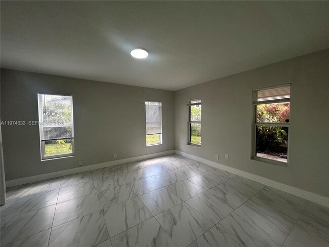 Photo - 6036 Buchanan St