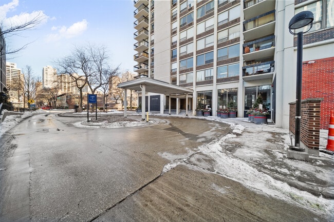 Building Photo - 1460 N Sandburg Ter Unit 508