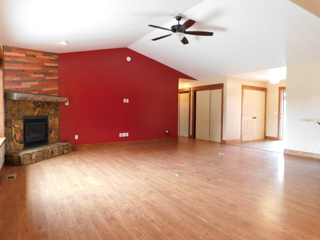 Photo - 117 Whispering Meadows Trail