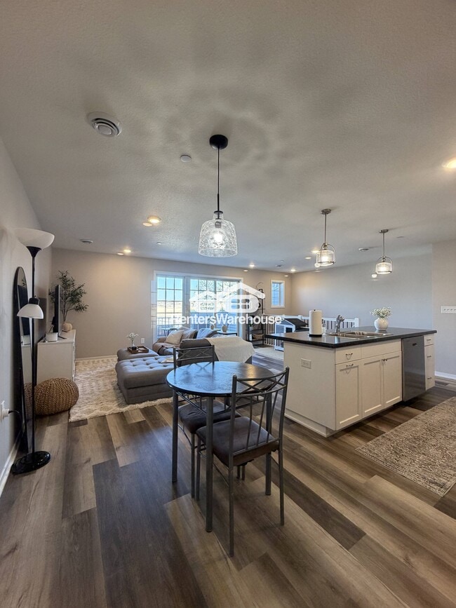 Photo - 642 Shardlow Ln NE