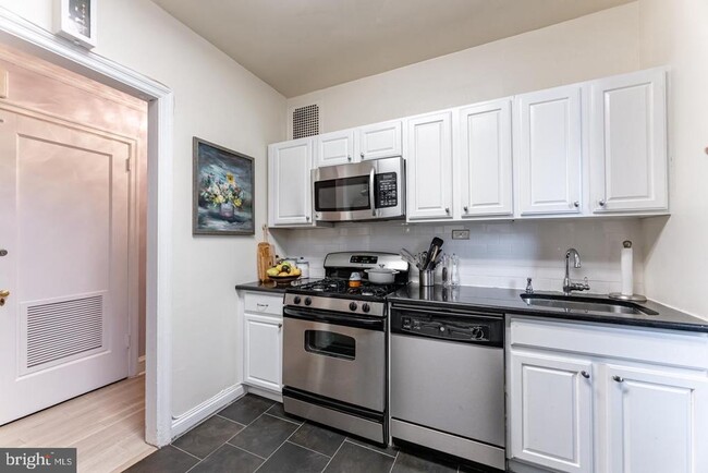 Photo - 2031 Locust St Unit 601