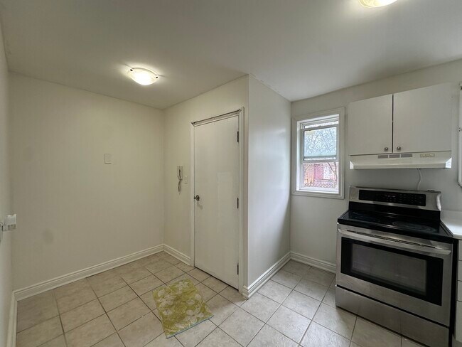 Photo - 2-380 Phillip Murray Avenue Oshawa Ontario L1J 1H3 Unit 2