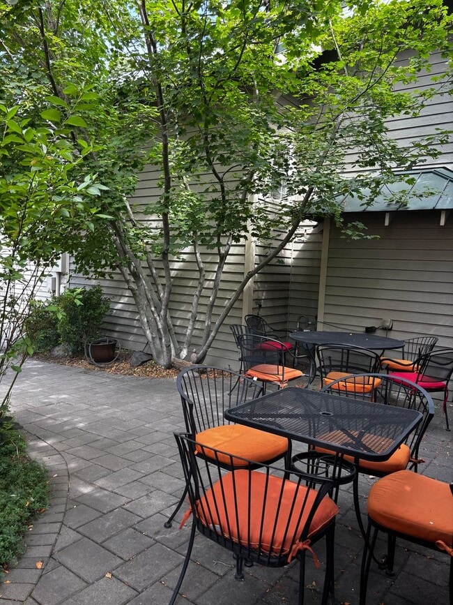 139 NW Broadway St