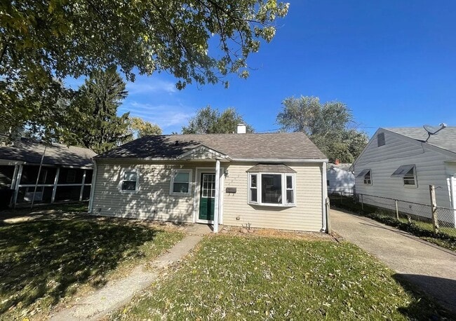 Building Photo - 3-Bedroom Single Family Home with Spacious Backyard - Available August 1st!