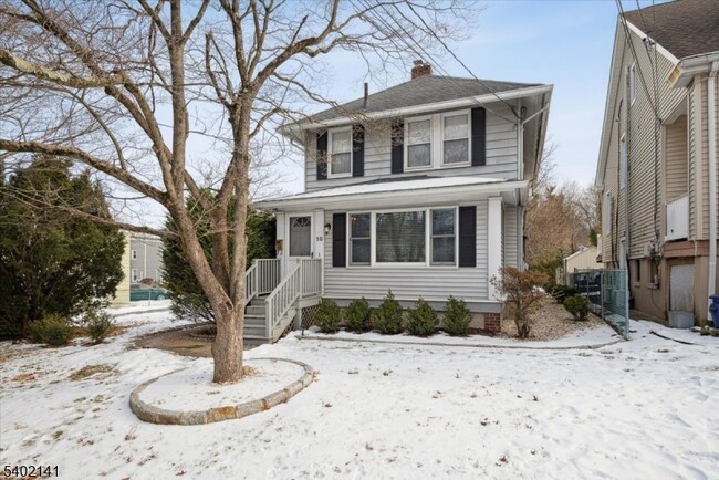 Building Photo - 16 Cross St Unit A