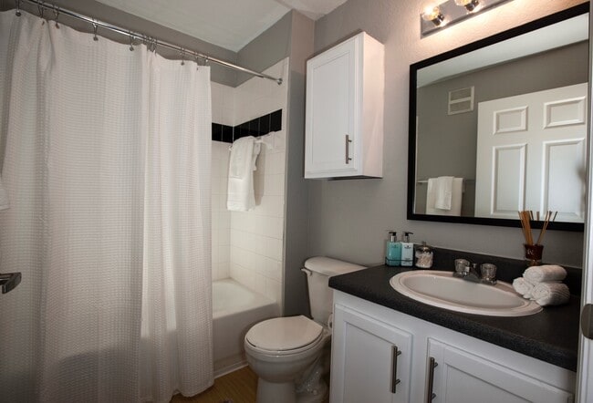 Baño privado - The Boulevard at Tallahassee - Student Living