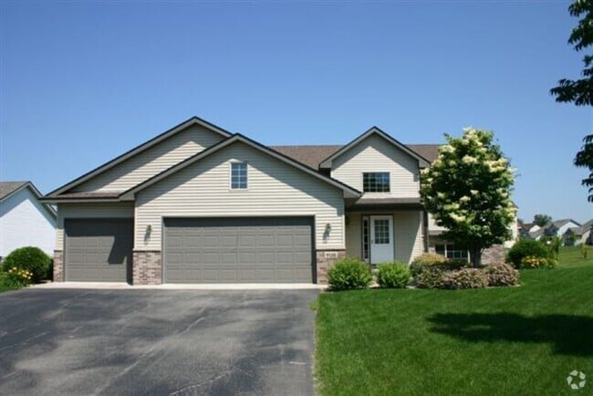 Building Photo - 9130 Oak Ridge Dr Rental