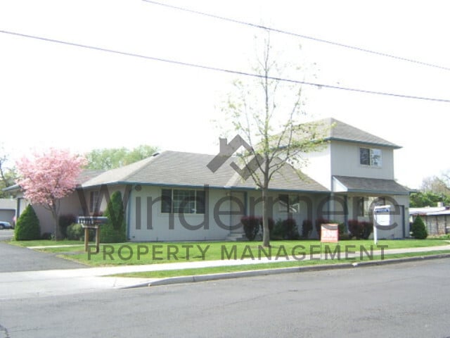 Building Photo - 3rd938 & 104 Reeves Unit 938 S 3rd