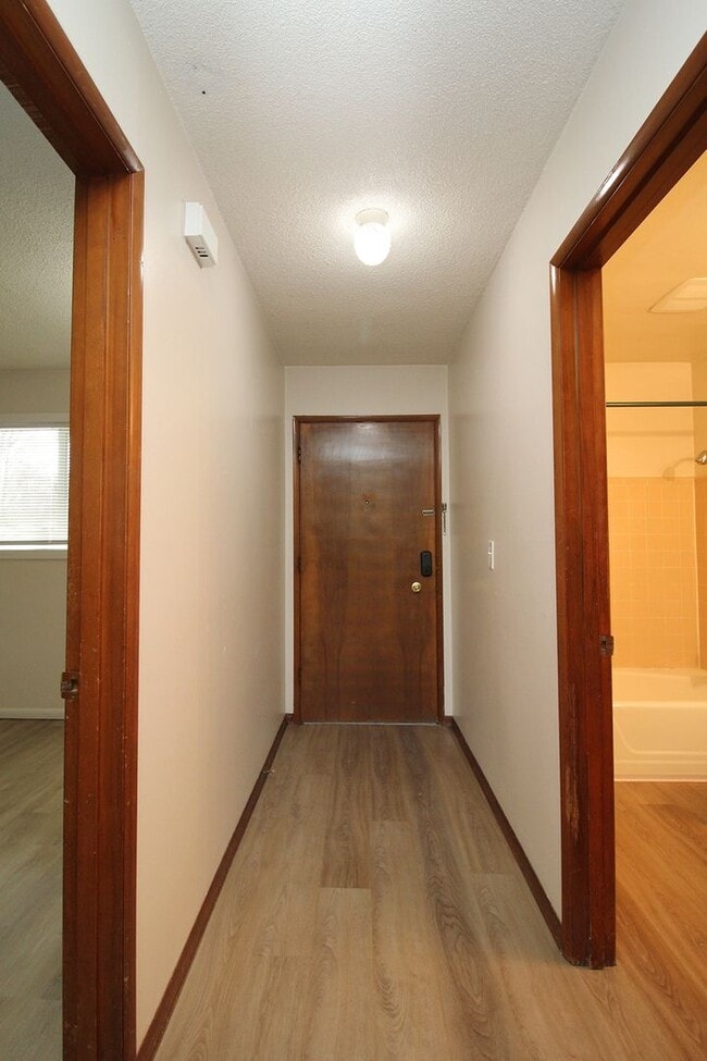 Photo - 1001 SW Woods St Unit 2