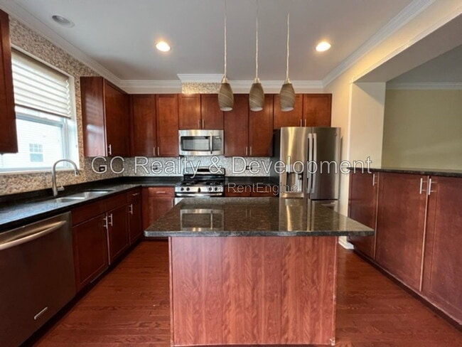 Photo - 1271 Evergreen Ave