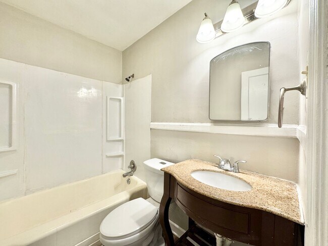 1006 East Side Dr Unit 1006 E Side Drive Unit B